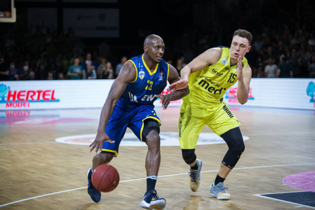 篮球推向全 篮球推向全