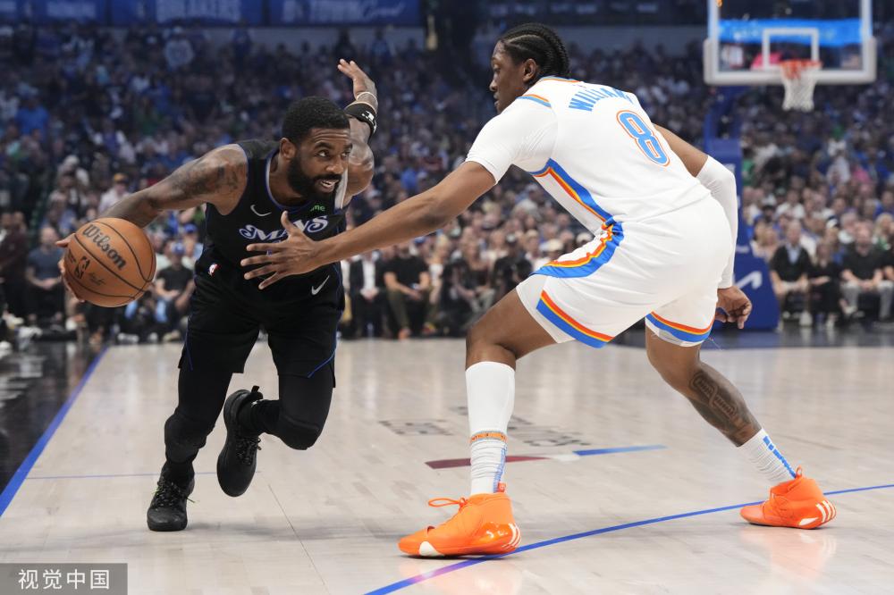 中场争夺成 中场争夺成